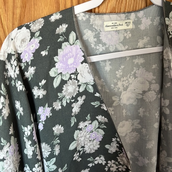 A&F Kimono - Picture 4 of 6